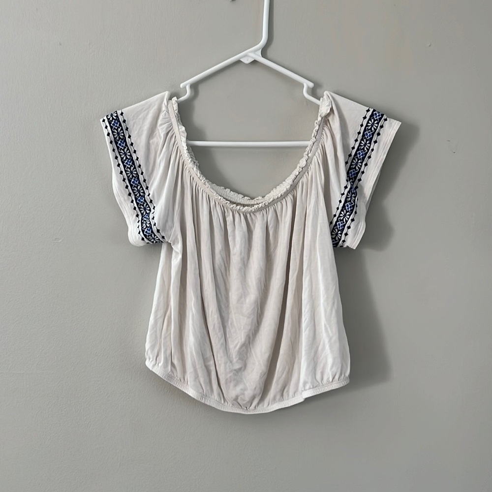 Off shoulder cropped shirt